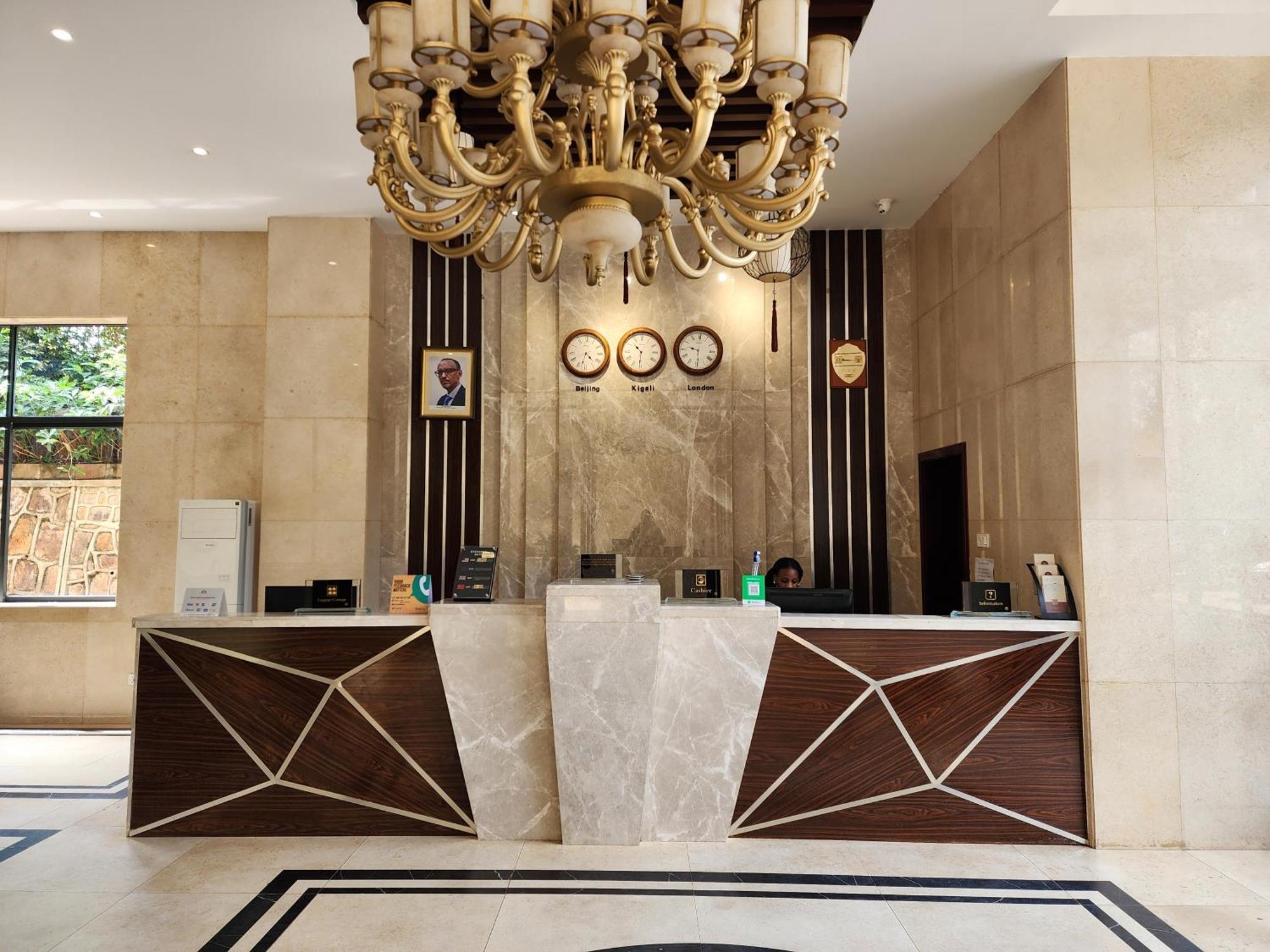Dmall Hotel Kigali Extérieur photo